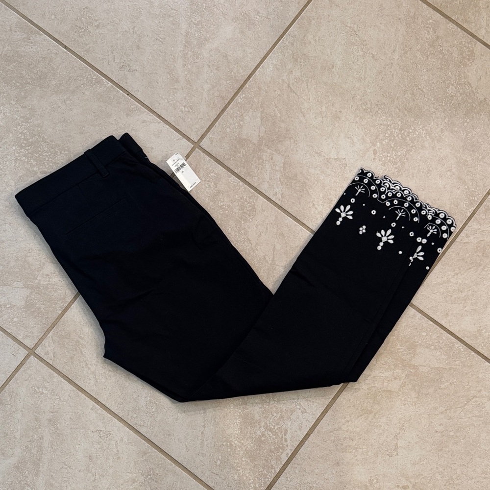 GAP Black Skinny Ankle Pants with Scalloped White Embroidery Hem